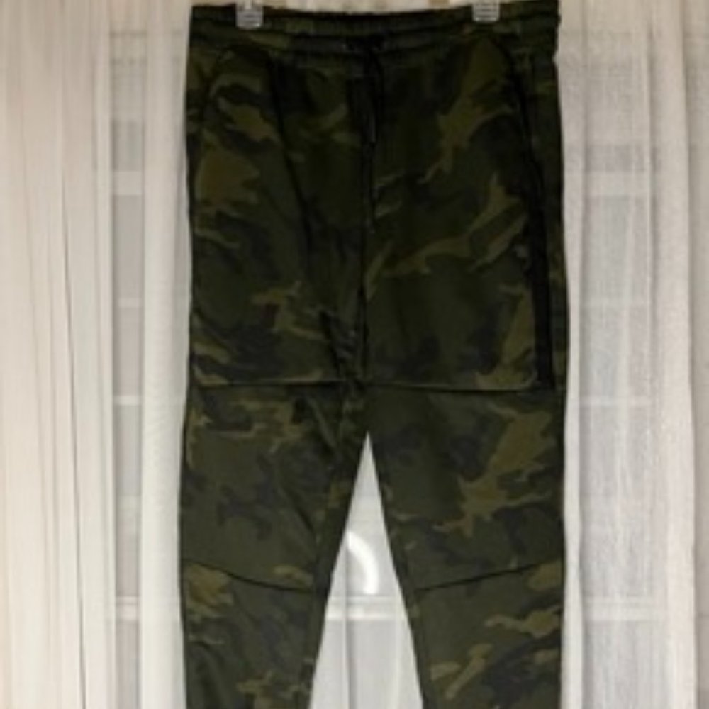 Mens Sweatpants - Camo Green Size Medium